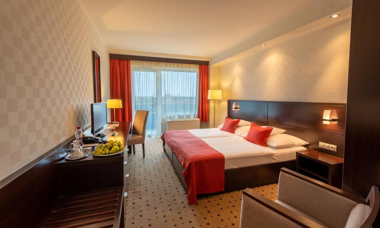 Hunguest Hotel Gyula Bagian luar foto