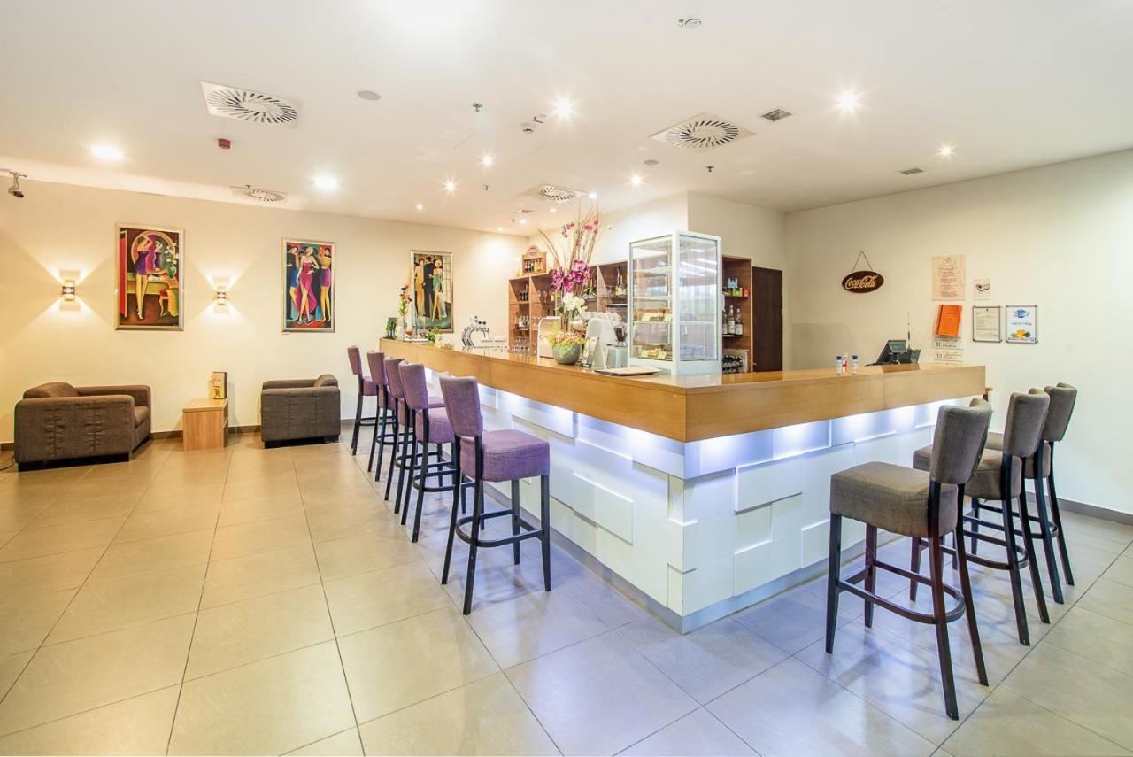 Hunguest Hotel Gyula Bagian luar foto